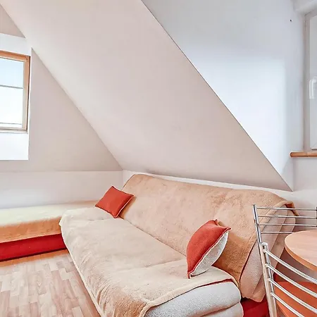 4 Bedroom Cozy In Grzybowo