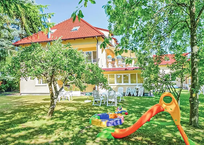 4 Bedroom Cozy Home In Grzybowo